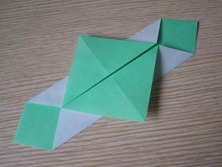 ���Ԃ��Đ}�̂悤�ɐ܂�񂹂�