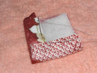 �l�ӂ𒆐S�Ɍ������Đ܂�