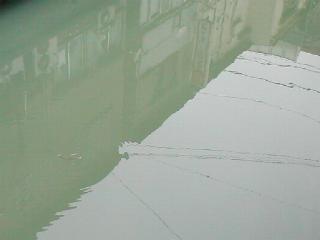 ��ʂ͐Â܂肩�����Ă���