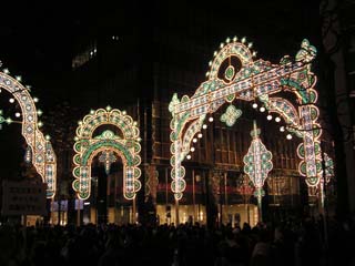 �~���i���I