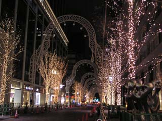 �~���i���I